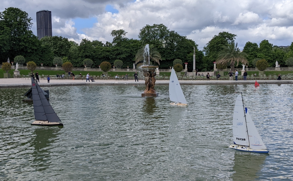 club nautique du luco jardin du Luxembourg Paris pond boat