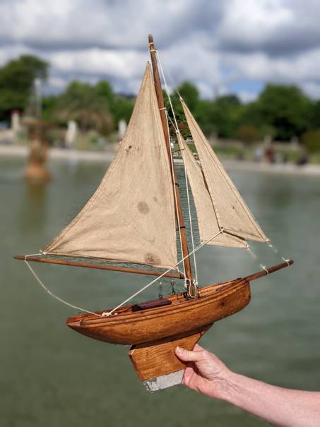 club nautique du luco jardin du Luxembourg Paris pond boat