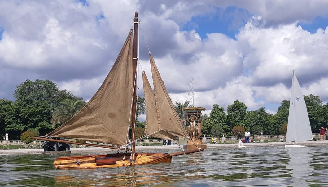 club nautique du luco jardin du Luxembourg Paris pond boat