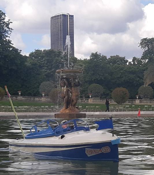 club nautique du luco jardin du Luxembourg Paris pond boat