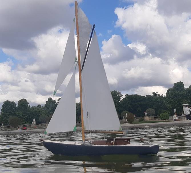 club nautique du luco jardin du Luxembourg Paris pond boat