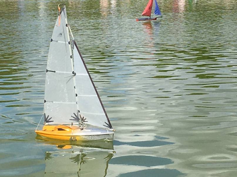 club nautique du luco jardin du Luxembourg Paris pond boat
