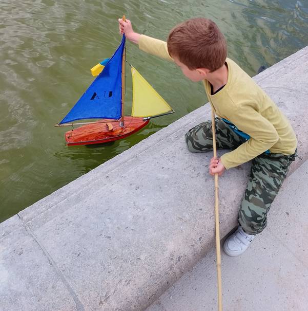 club nautique du luco jardin du Luxembourg Paris pond boat