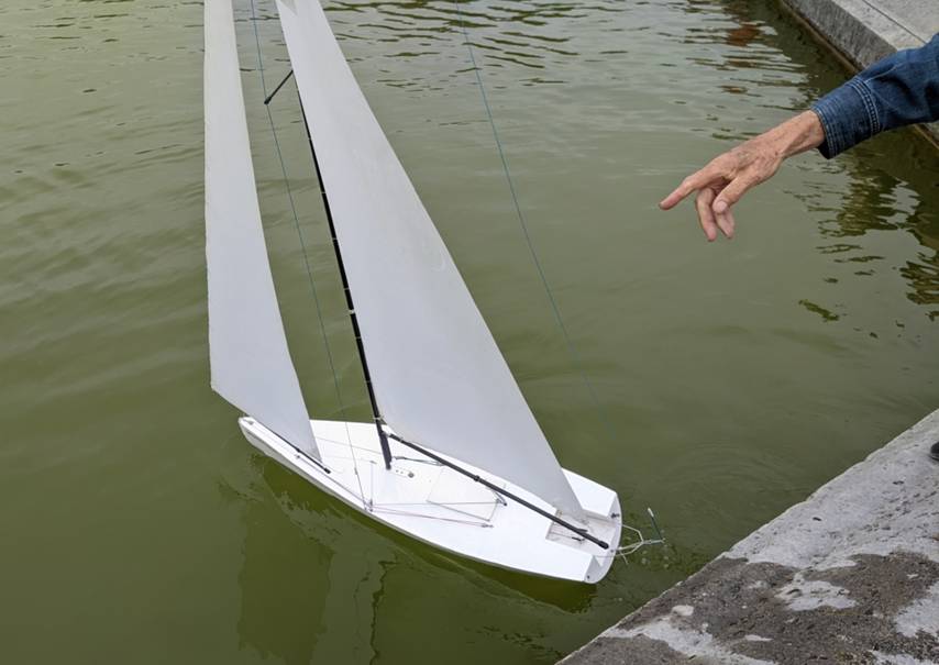club nautique du luco jardin du Luxembourg Paris pond boat