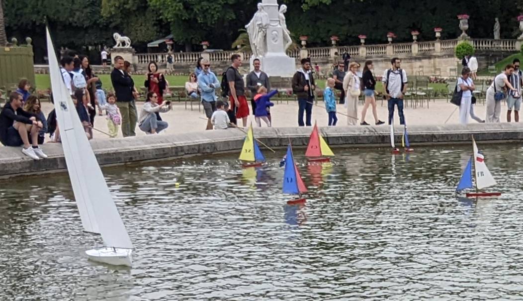 club nautique du luco jardin du Luxembourg Paris pond boat