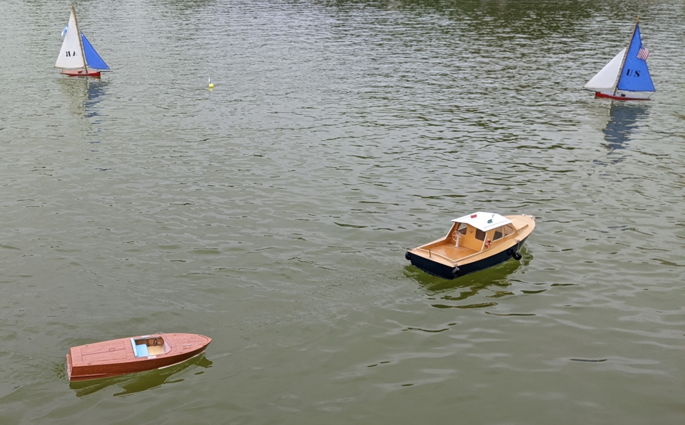 club nautique du luco jardin du Luxembourg Paris pond boat