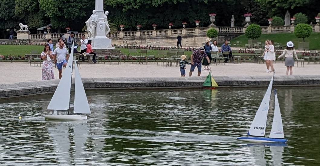 club nautique du luco jardin du Luxembourg Paris pond boat