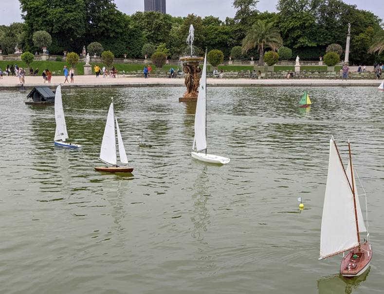 club nautique du luco jardin du Luxembourg Paris pond boat