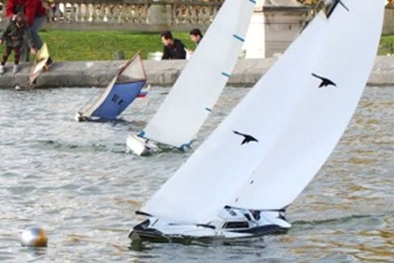 club nautique du luco jardin du Luxembourg Paris pond boat