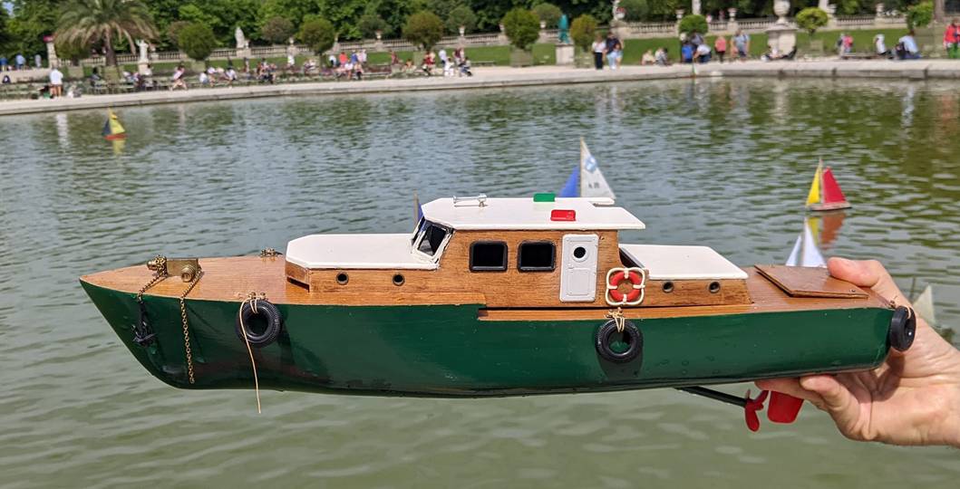 club nautique du luco jardin du Luxembourg Paris pond boat