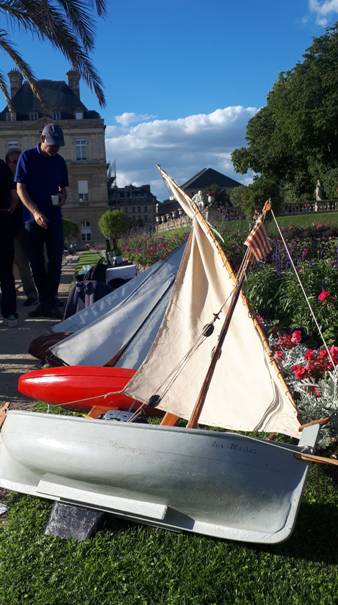club nautique du luco jardin du Luxembourg Paris pond boat
