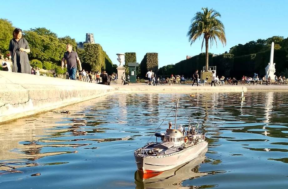 club nautique du luco jardin du Luxembourg Paris pond boat
