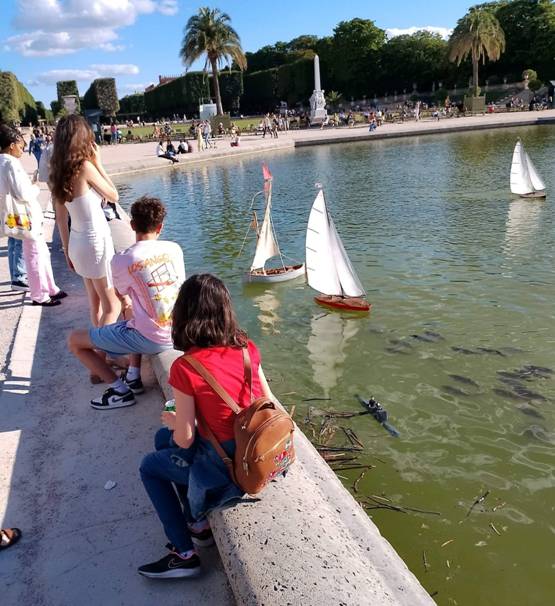 club nautique du luco jardin du Luxembourg Paris pond boat