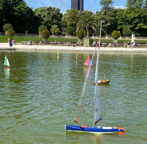 club nautique du luco jardin du Luxembourg Paris pond boat