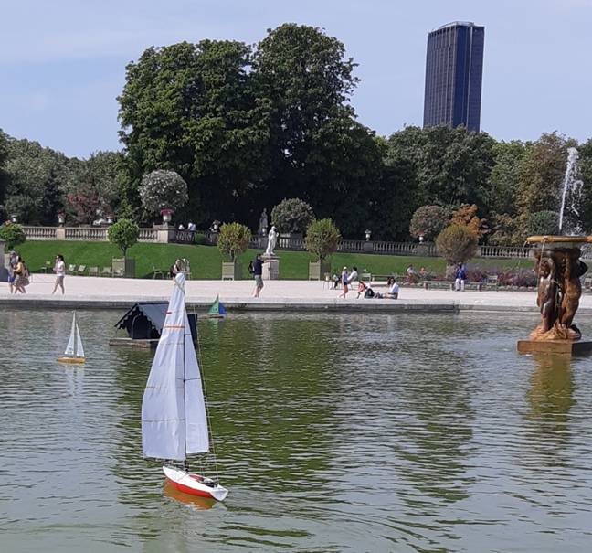 club nautique du luco jardin du Luxembourg Paris pond boat