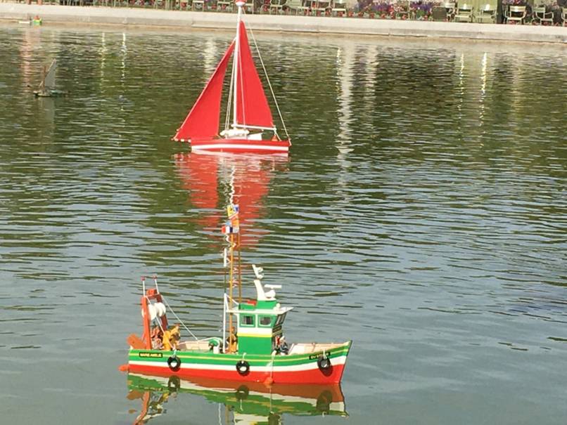 club nautique du luco jardin du Luxembourg Paris pond boat