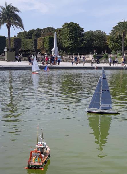 club nautique du luco jardin du Luxembourg Paris pond boat