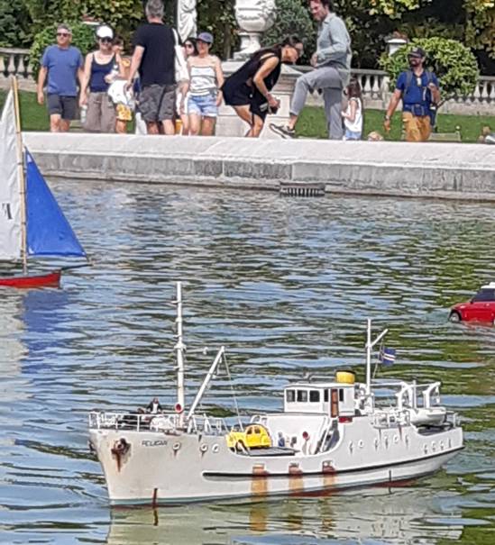 club nautique du luco jardin du Luxembourg Paris pond boat