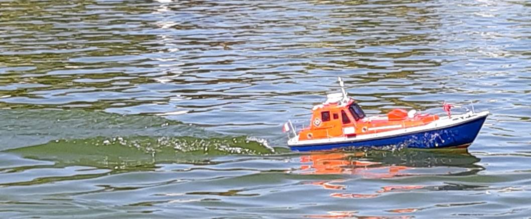 club nautique du luco jardin du Luxembourg Paris pond boat