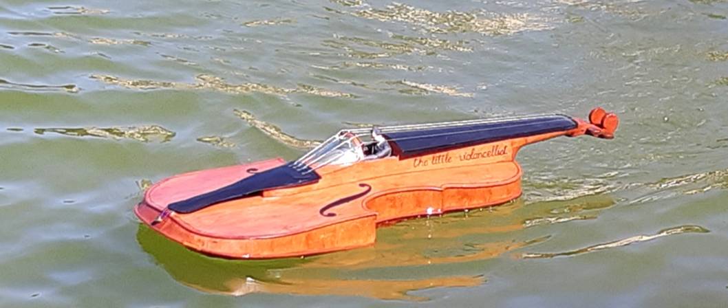 club nautique du luco jardin du Luxembourg Paris pond boat