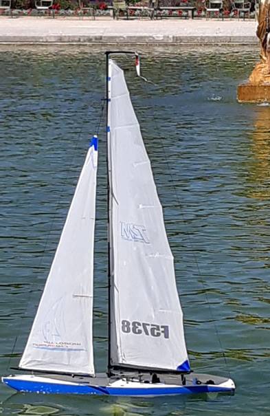 club nautique du luco jardin du Luxembourg Paris pond boat