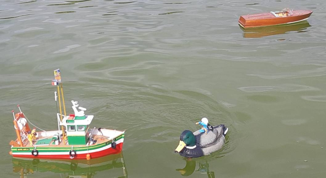 club nautique du luco jardin du Luxembourg Paris pond boat