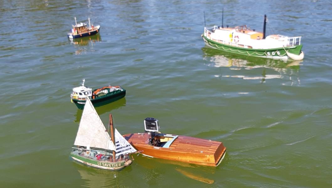 club nautique du luco jardin du Luxembourg Paris pond boat
