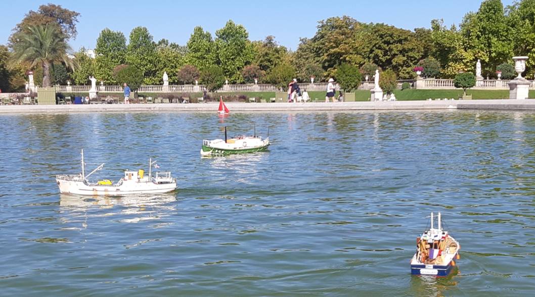 club nautique du luco jardin du Luxembourg Paris pond boat