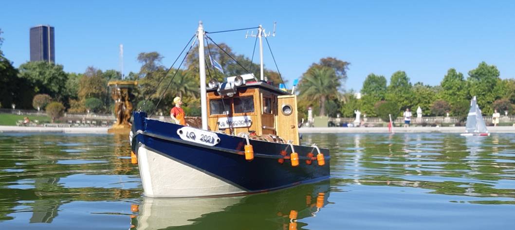 club nautique du luco jardin du Luxembourg Paris pond boat