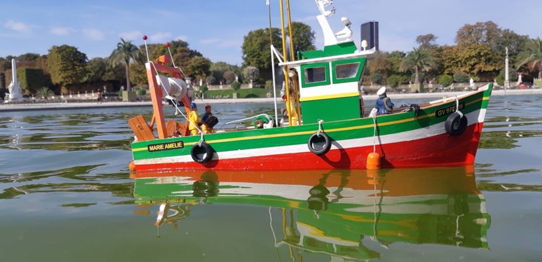 club nautique du luco jardin du Luxembourg Paris pond boat