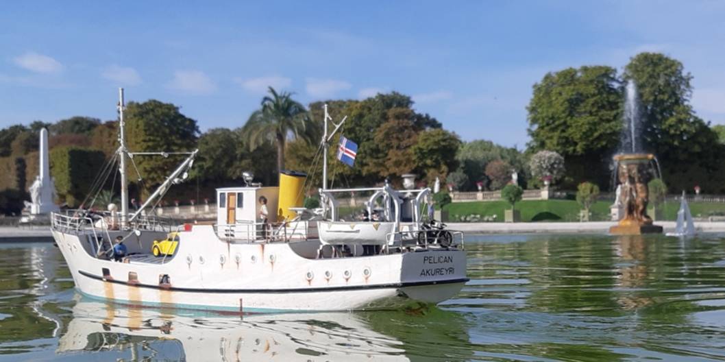 club nautique du luco jardin du Luxembourg Paris pond boat