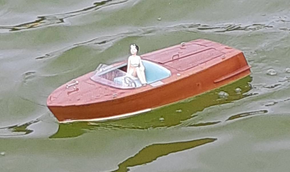 club nautique du luco jardin du Luxembourg Paris pond boat