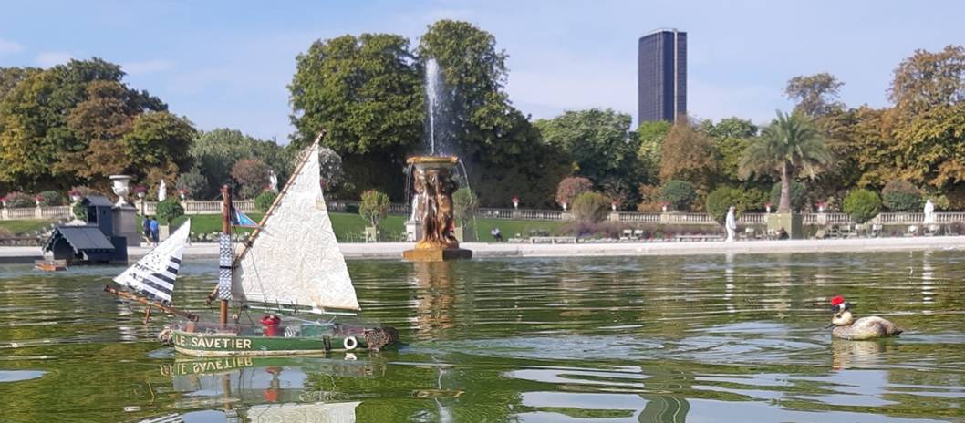 club nautique du luco jardin du Luxembourg Paris pond boat