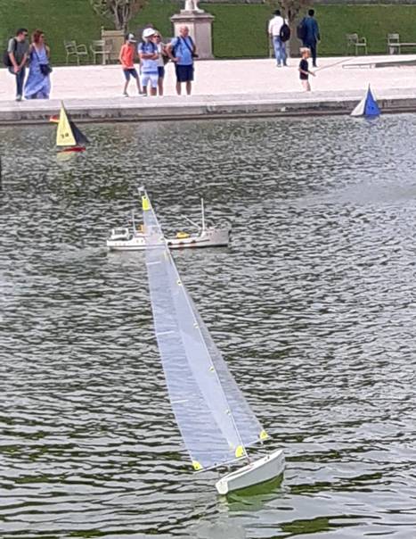 club nautique du luco jardin du Luxembourg Paris pond boat