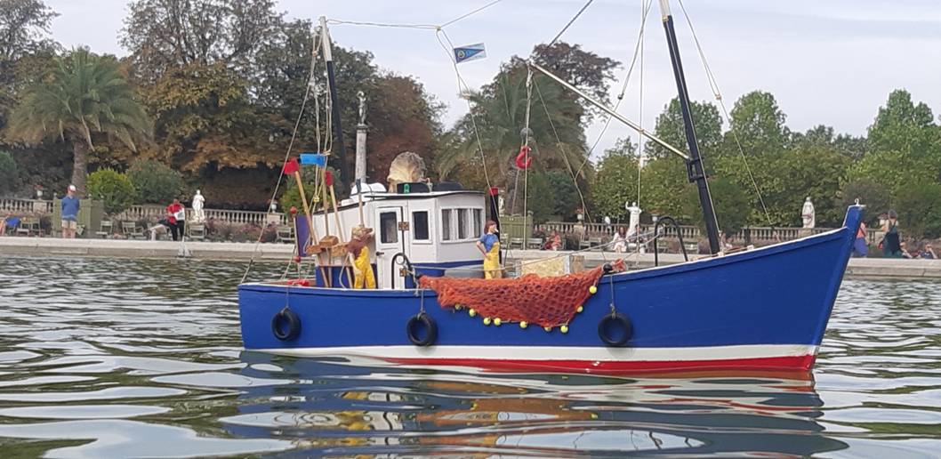 club nautique du luco jardin du Luxembourg Paris pond boat