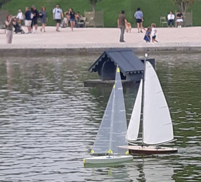 club nautique du luco jardin du Luxembourg Paris pond boat