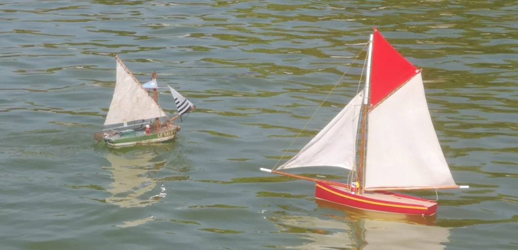 club nautique du luco jardin du Luxembourg Paris pond boat