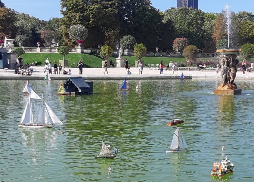 club nautique du luco jardin du Luxembourg Paris pond boat