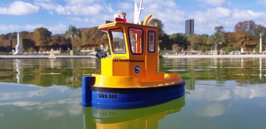club nautique du luco jardin du Luxembourg Paris pond boat