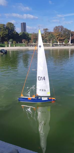 club nautique du luco jardin du Luxembourg Paris pond boat