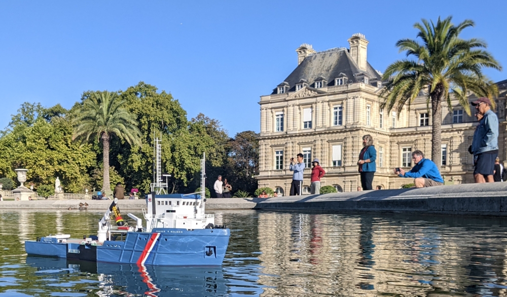 club nautique du luco jardin du Luxembourg Paris pond boat