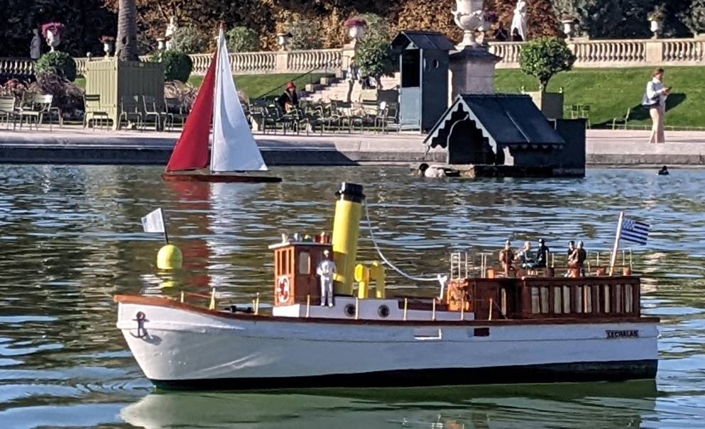 club nautique du luco jardin du Luxembourg Paris pond boat
