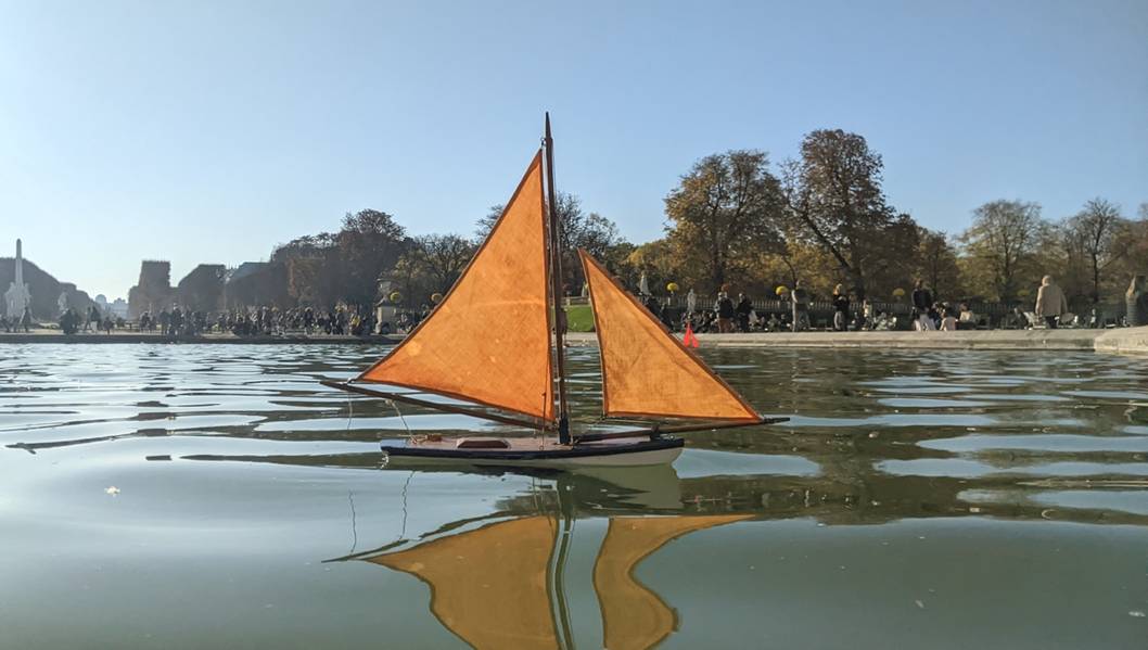 club nautique du luco jardin du Luxembourg Paris pond boat