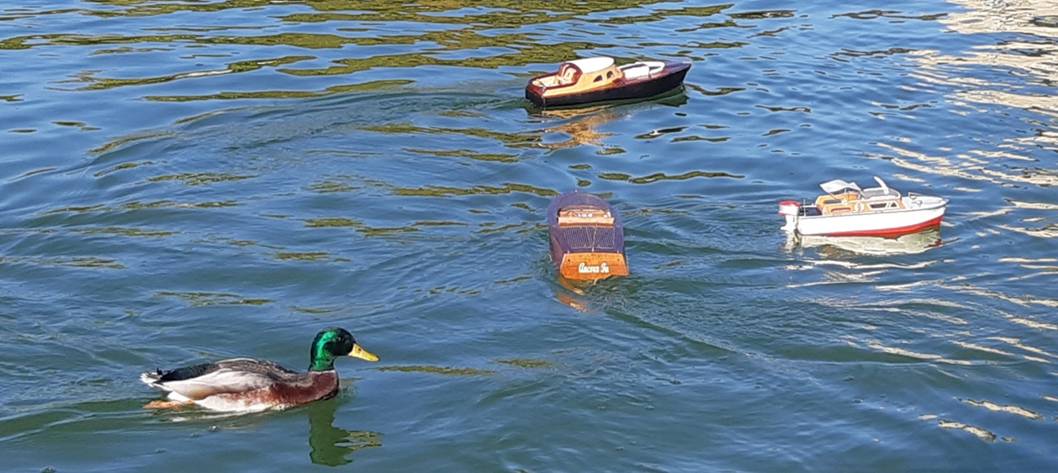 club nautique du luco jardin du Luxembourg Paris pond boat