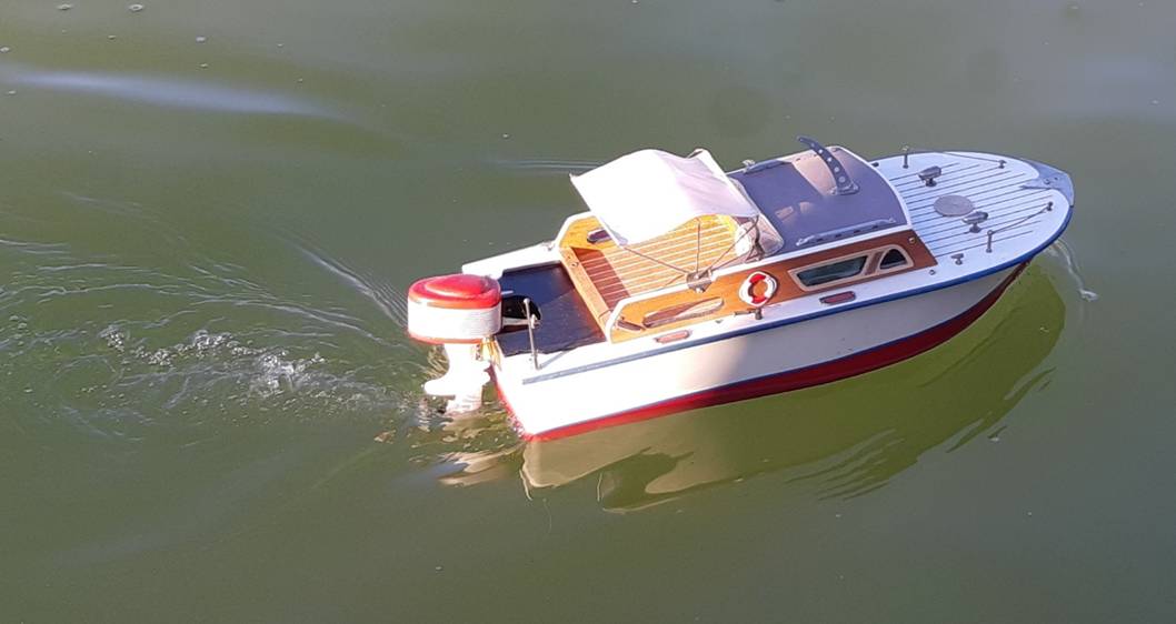 club nautique du luco jardin du Luxembourg Paris pond boat