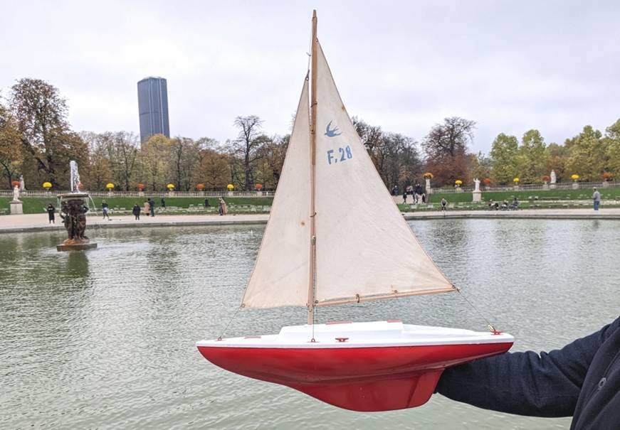club nautique du luco jardin du Luxembourg Paris pond boat