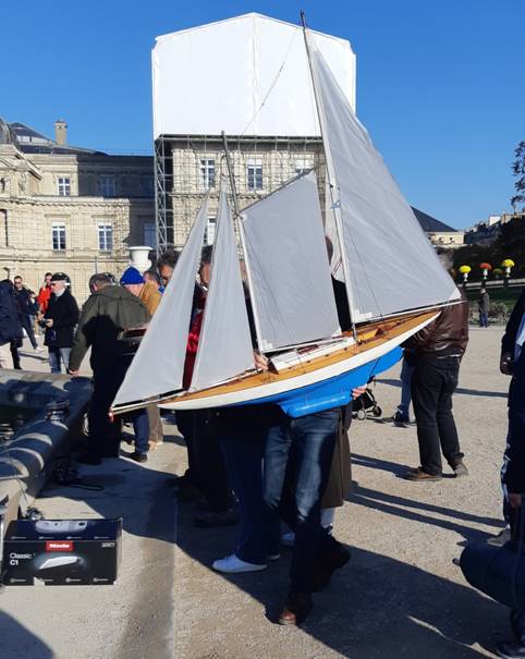 club nautique du luco jardin du Luxembourg Paris pond boat