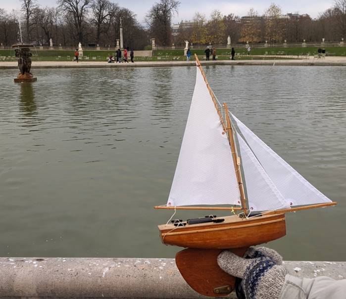 club nautique du luco jardin du Luxembourg Paris pond boat