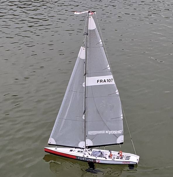 club nautique du luco jardin du Luxembourg Paris pond boat