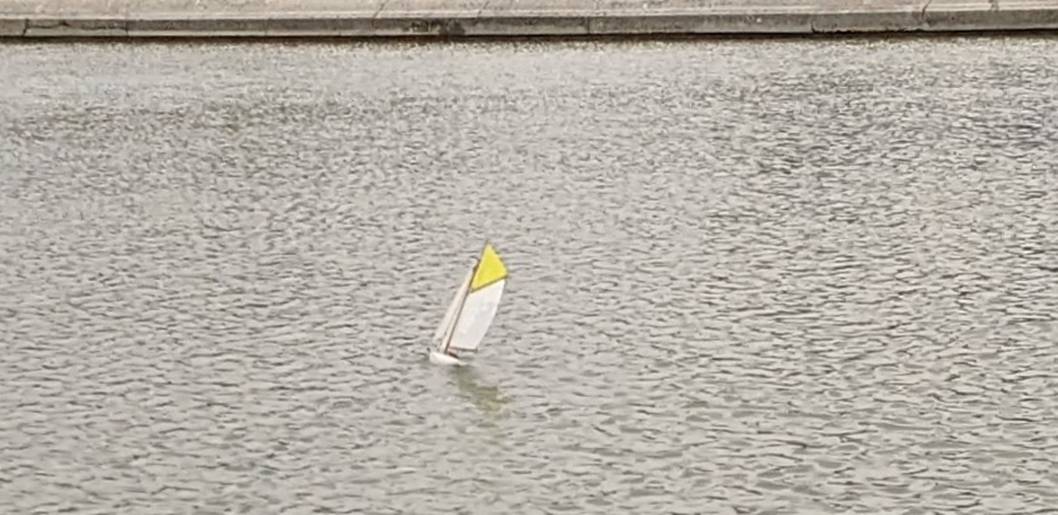 club nautique du luco jardin du Luxembourg Paris pond boat